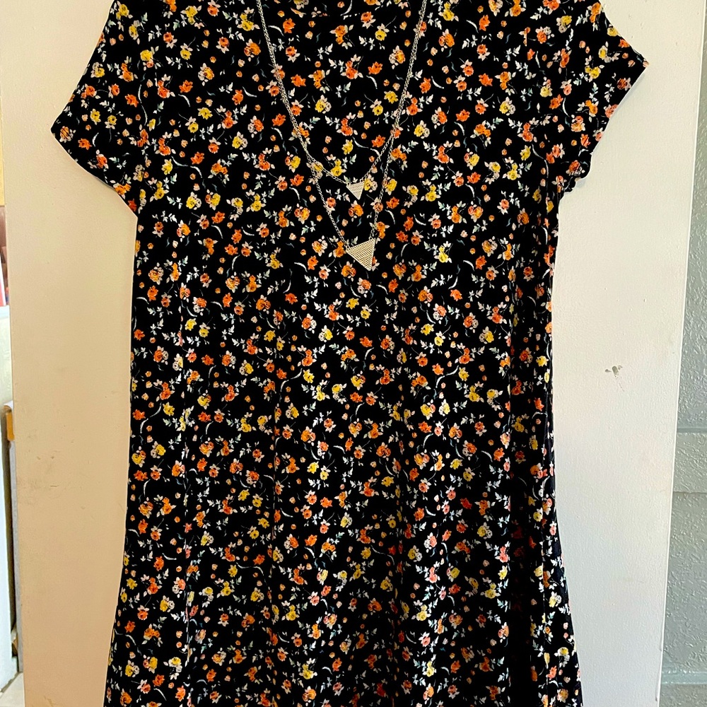 Pretty floral dress, above the knee